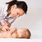 Из-за чего понос у младенца, точно сказать сможет лишь опытный врач-педиатр
